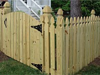 <b>Wood Picket Fence</b>